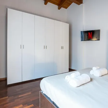10' From Malpensa Shuttle, Netflix & Wi-fi شقة Casorate Sempione